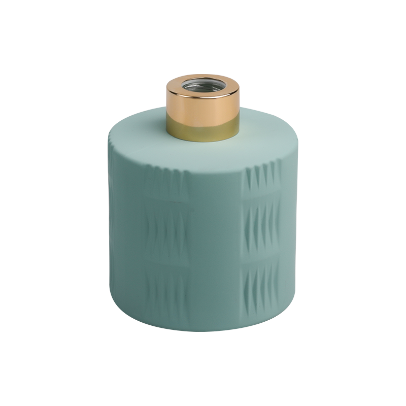 Sticlă de parfum verde aqua cu capac de aur